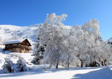 Un village station – été/hiver