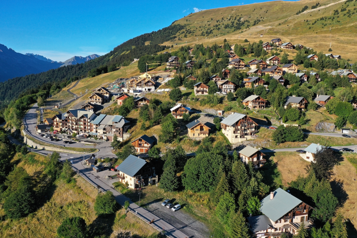 Le village de Villard-Reculas l'été